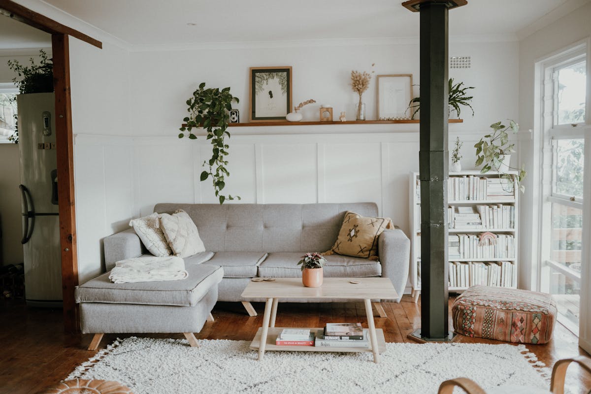 Salon scandinave mis en scène — home staging Elysior